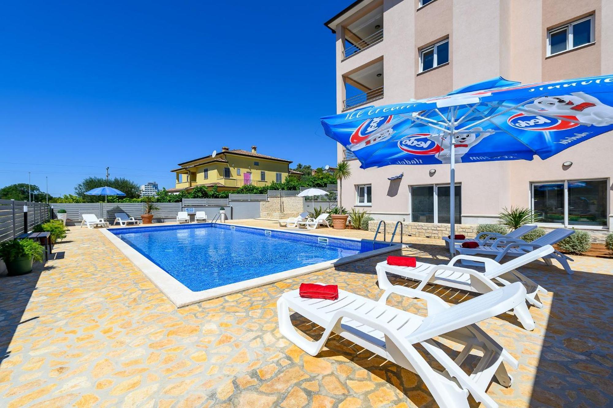 Stancija Amorozo 5 - Apartment N. 7 Porec Exterior photo